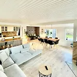 Modern Near North Zealand's Beaches